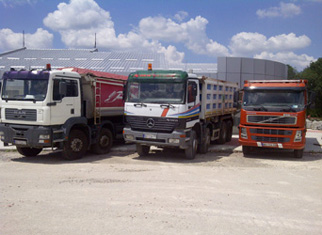 Pored usluga gradjevinskih masina, nudimo i usluge transporta kamionima Palma doo preduzeca